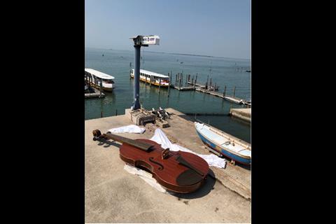 1 Violin on the Venetian harbour